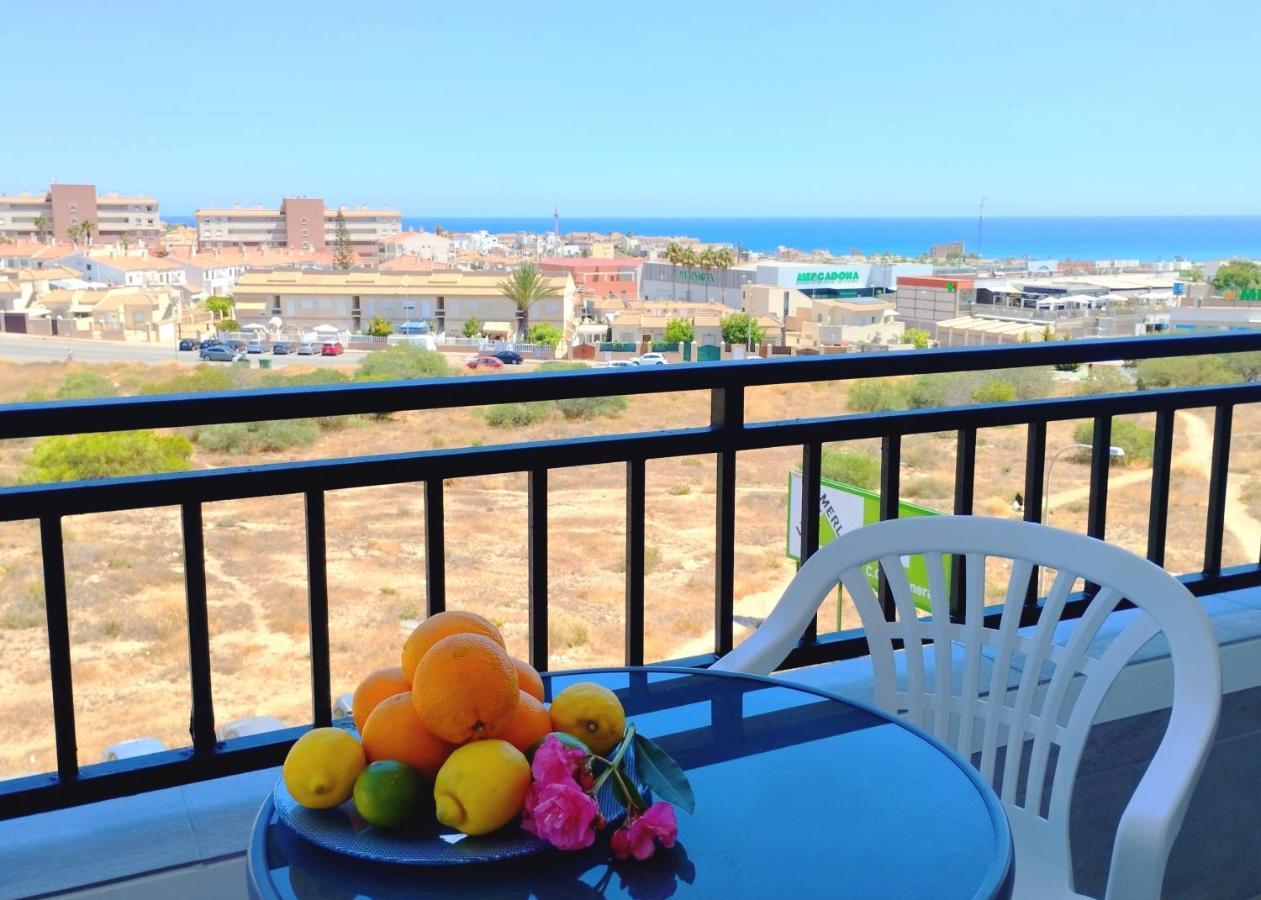 Studio With Terrace And Pool Torrevieja Eksteriør billede