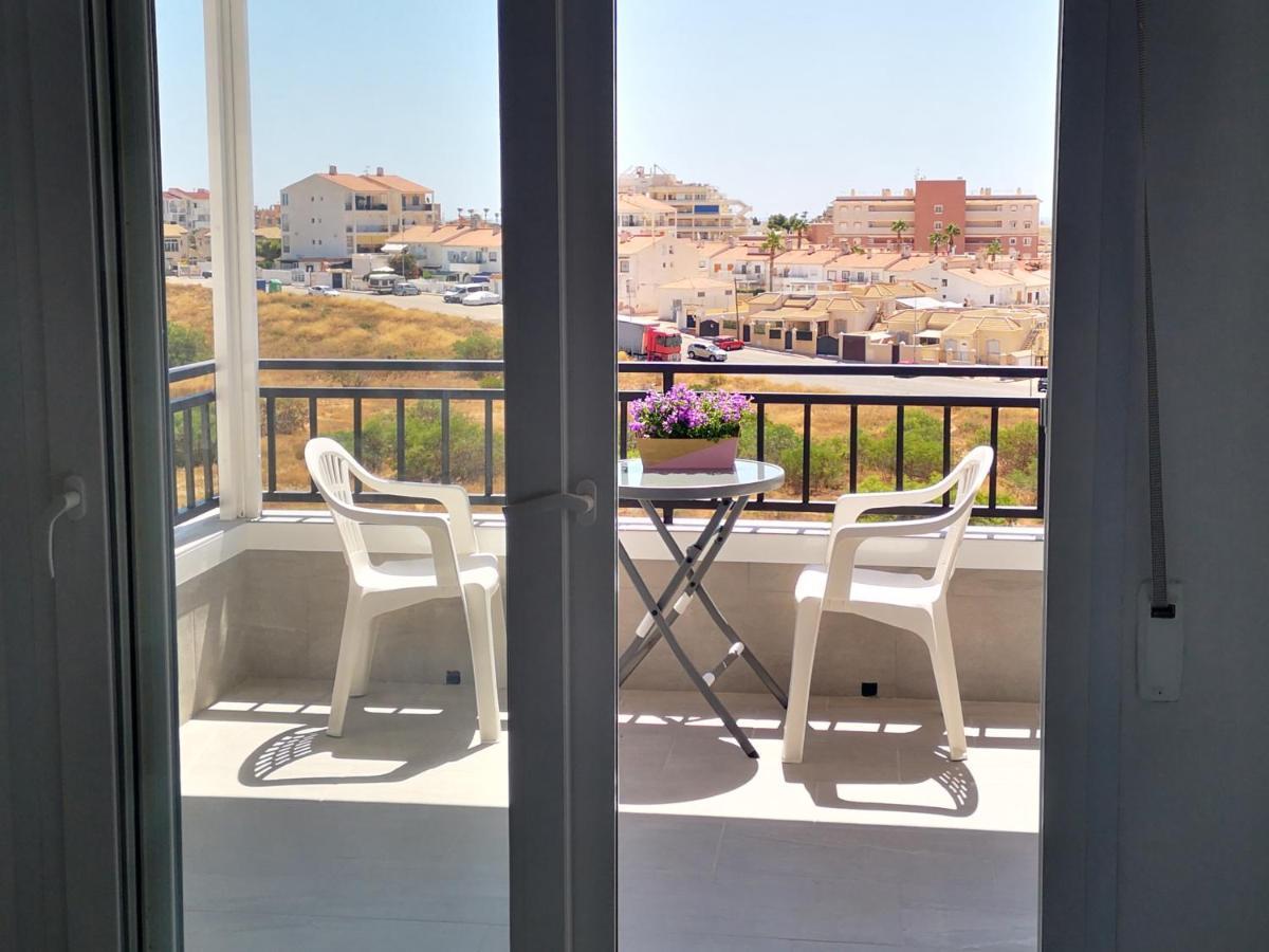 Studio With Terrace And Pool Torrevieja Eksteriør billede